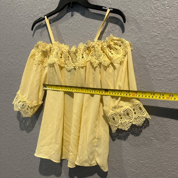 Yellow off the shoulder top w/ lace accents - Size S - Picture 4 of 8